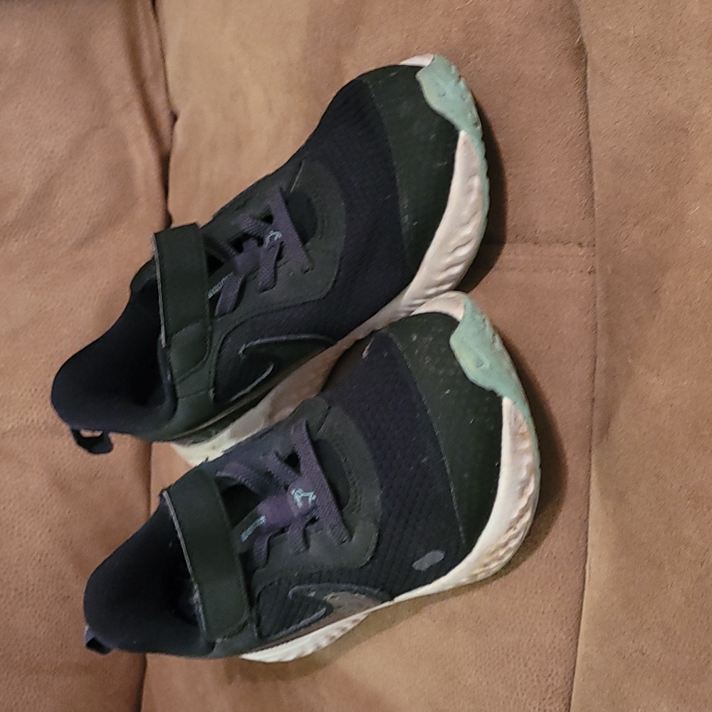 Boys 1 tennis shoes